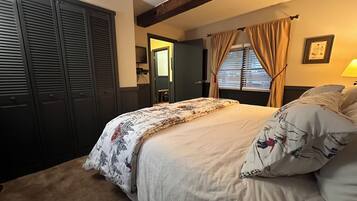 2 bedrooms, iron/ironing board, travel crib, free WiFi