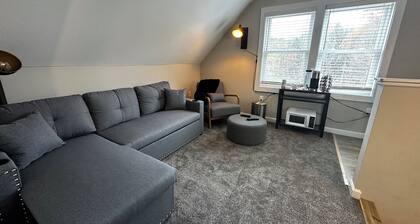 The Retreat - An smazing spa-grade 1BR suite located adjacent to SpaVermont, northern Vermont's most amazing day spa. Only 7 minutes to Jay Peak Resort. With Breakfast Included!