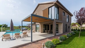 A heated pool - Beautiful Villa Albona with swimming pool, jacuzzi and sauna (Kadumi)