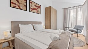 3 bedrooms, iron/ironing board, WiFi, bed sheets