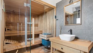 Sauna - Beautiful Villa Albona with swimming pool, jacuzzi and sauna (Kadumi)