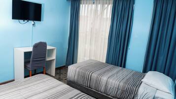 Comfort Room, 2 Single Beds, Ensuite, City View | Desk, free WiFi, bed sheets