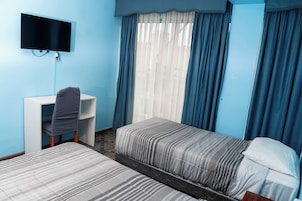 Comfort Room, 2 Twin Beds, Ensuite, City View | Desk, free WiFi, bed sheets