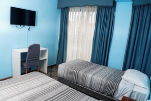 Habitación Confort, 2 camas individuales, baño privado, vistas a la ciudad | Wifi gratis y ropa de cama