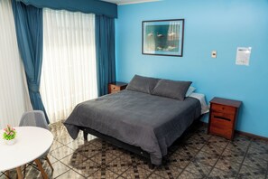 Deluxe Room, 1 Queen Bed, Private Bathroom, City View | Desk, free WiFi, bed sheets - HOTEL TERRANORT (Iquique)