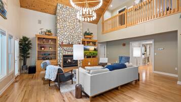 Smart TV, fireplace, table tennis