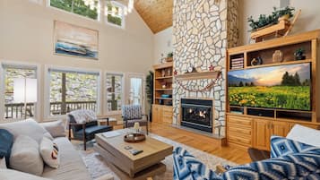 TV connectée, cheminée, table de tennis de table