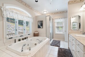 Shower, hair dryer, towels, soap - Elevated Lifestyle, Spacious 6 Bdrm w/ Hot Tub! (Sugar Mountain)