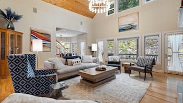 Smart TV, fireplace, table tennis
