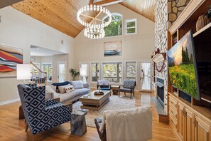 Smart TV, fireplace, ping pong