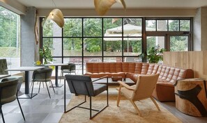 43-inch TV with satellite channels