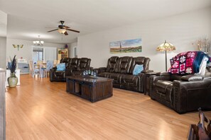 Smart TV - Sun City Retreat w/ Patio, Grill & Backyard (Sun City)