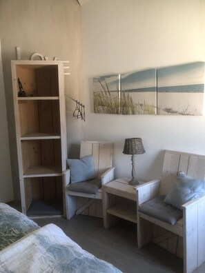 7 bedrooms, WiFi, bed sheets