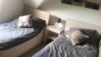 7 bedrooms, WiFi, bed sheets