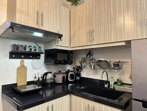 Refrigerador, microondas, horno, placa de cocina