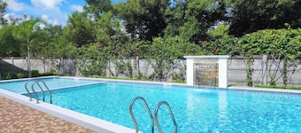 Charming Mel's Place -1bedroom condo near SM Seaside with AC, WiFi & Netflix