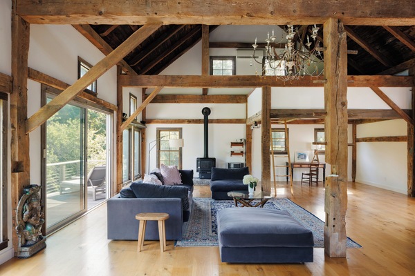 TV connectée, cheminée, chaîne hi-fi