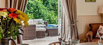 Denswood House - Six Bedroom House, Sleeps 12