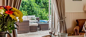 Denswood House - Six Bedroom House, Sleeps 12