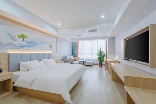 Qingzhu·Youyang Hotel (Guang'an Street Museum Metro Station)