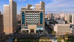A modern hotel with a central courtyard, surrounded by high-rise buildings.