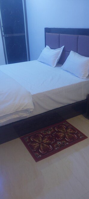 Deluxe Double Room, Garden View | Free WiFi - Osho cottage  (Rajnagar)