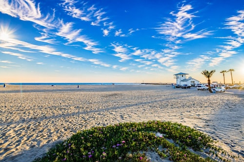 25% Off Aug 2-4! 5 Mins To Beach, Walk To Shops*