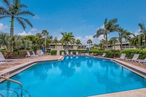 Pool - Beachy Butterfly! Poolside Holmes Beach Stay! (Holmes Beach)