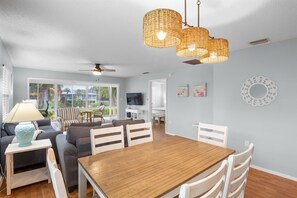 Dining - Beachy Butterfly! Poolside Holmes Beach Stay! (Holmes Beach)