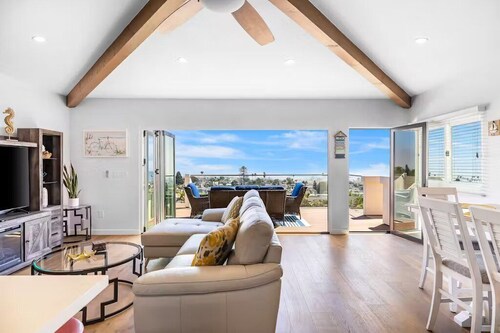 25% Off March! Great Reviews/Ocean Views, Hot Tub