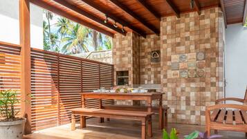 Villa | Restaurante al aire libre