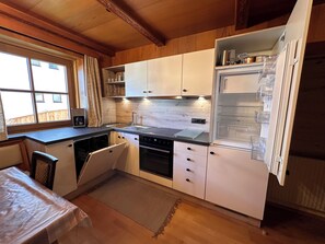 Private kitchen - Villa Marianne with a beautiful view of the mountains (Fügen)