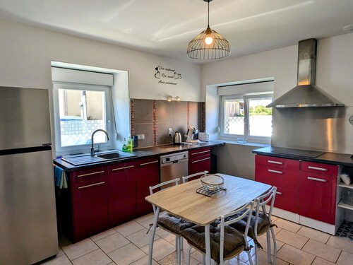 Single-storey house with enclosed garden in Longchamps