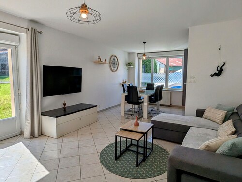 Single-storey house with enclosed garden in Longchamps