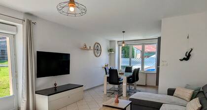 Single-storey house with enclosed garden in Longchamps