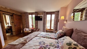A bedroom with a large bed, a desk, a chair, and a TV. - Comfortable room with private bathroom (Pierrepont)