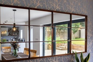 Dining - Stunning 5 Bed in the Centre of Bourton (Bourton-on-the-Water)