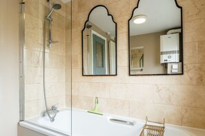 Hair dryer, towels - Cosy 3 Bedroom Cottage - Central Chipping Norton (Chipping norton)