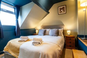 3 bedrooms, desk, iron/ironing board, free WiFi