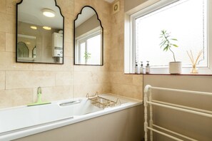 Hair dryer, towels - Cosy 3 Bedroom Cottage - Central Chipping Norton (Chipping norton)