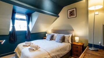 3 bedrooms, desk, iron/ironing board, free WiFi