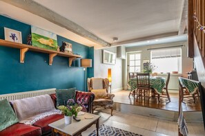 Smart TV, fireplace, books