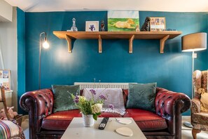 Smart TV, fireplace, books - Cosy 3 Bedroom Cottage - Central Chipping Norton (Chipping norton)