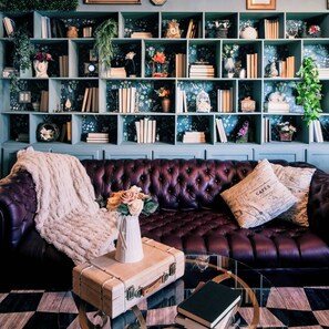 Fernseher, Kamin, Arbeitsbereiche