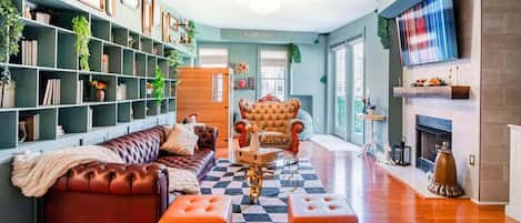 Televisión, chimenea, oficina