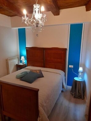 Leilighet, balkong, byutsikt | 2 soverom, strykejern/-brett og wi-fi (inkludert)