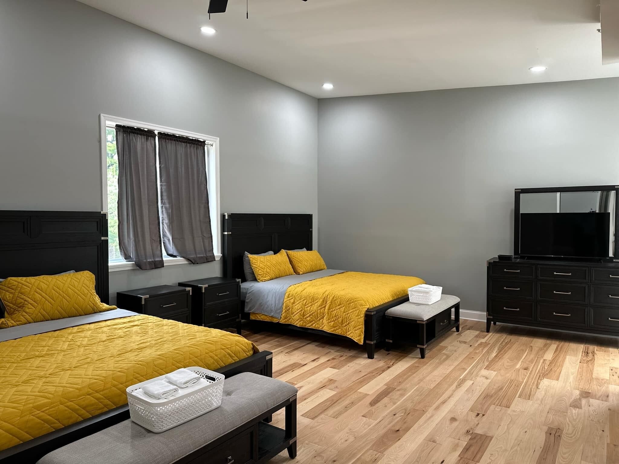 6 Schlafzimmer, Schreibtisch, Bügeleisen/Bügelbrett, Reisekinderbett