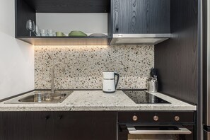 Habitació estàndard | Cuina privada | Frigorífic gran, forn i placa de cuina 