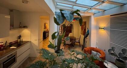 Central Apartment on the Keizersgracht Just off Leidsestraat. Fully Refurbished