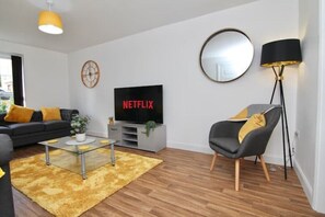 TV - CityWharf House by Patternbricks (Coventry)